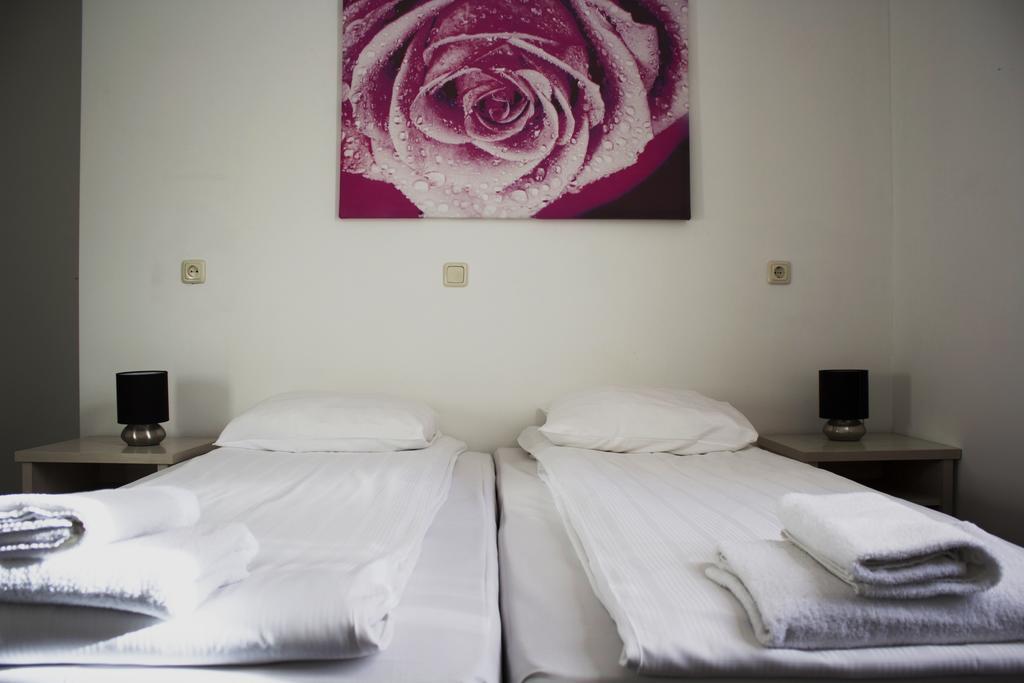 Hotel Restaurant La Piazza Valkenburg aan de Geul Δωμάτιο φωτογραφία