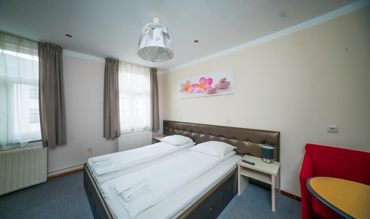 Hotel Restaurant La Piazza Valkenburg aan de Geul Εξωτερικό φωτογραφία