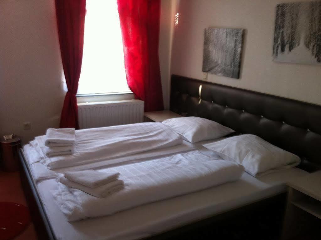 Hotel Restaurant La Piazza Valkenburg aan de Geul Εξωτερικό φωτογραφία